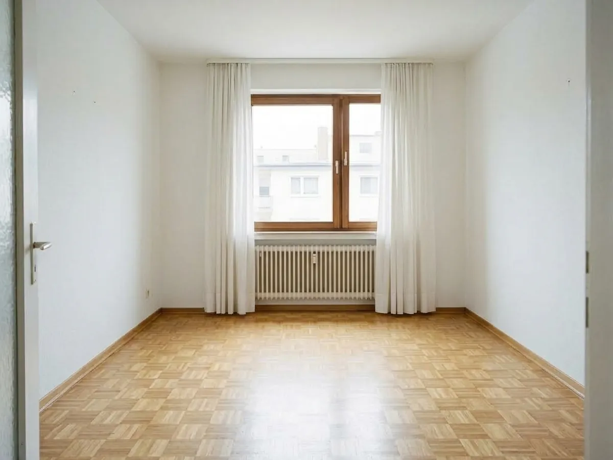 Dasselbe Schlafzimmer nach dem Auszug, leer geräumt und gekehrt